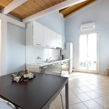 Happy Home Apartment *