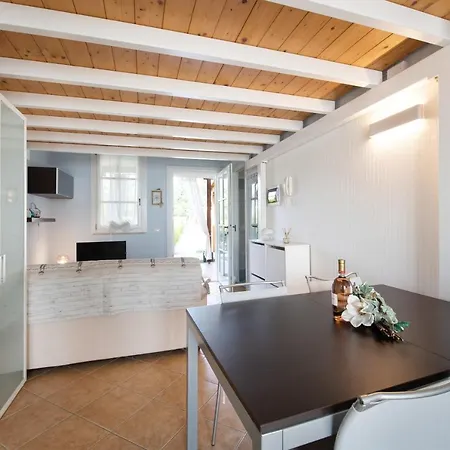 Happy Home Apartment